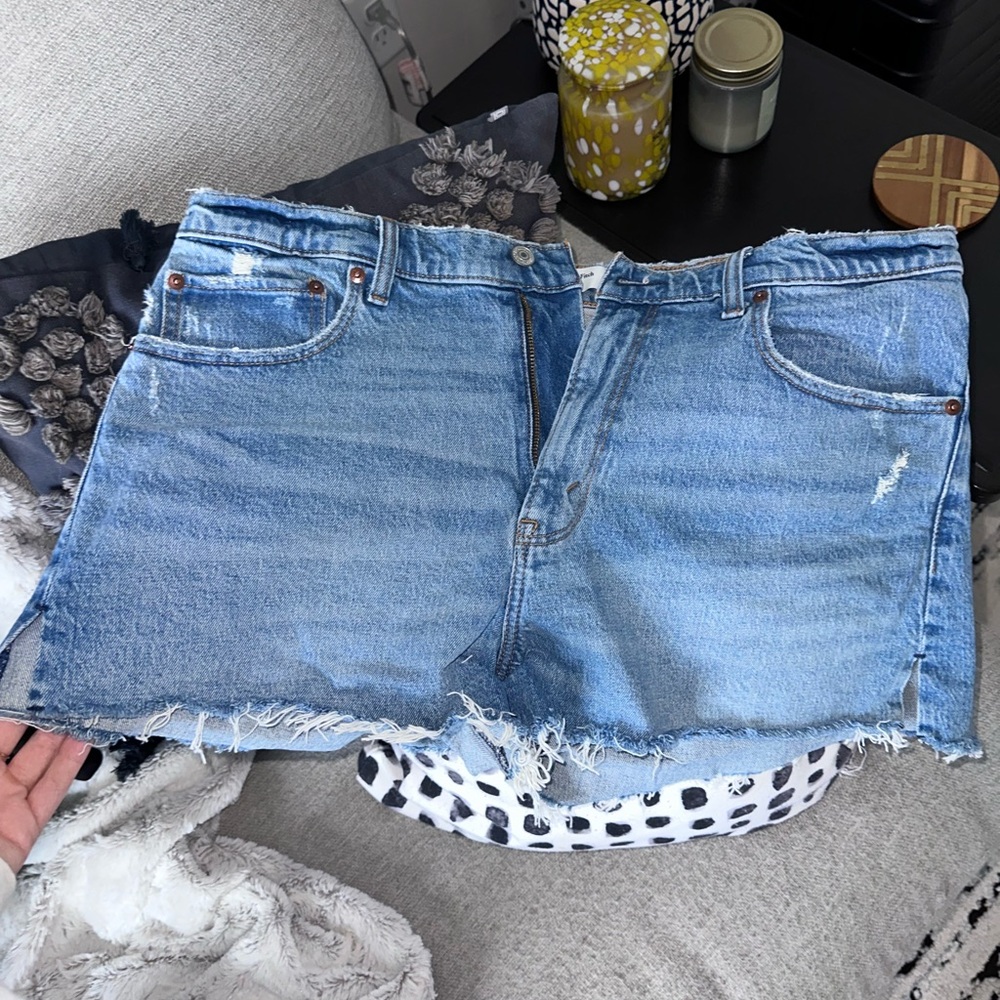 Abercrombie High Rise Mom Short Size 32